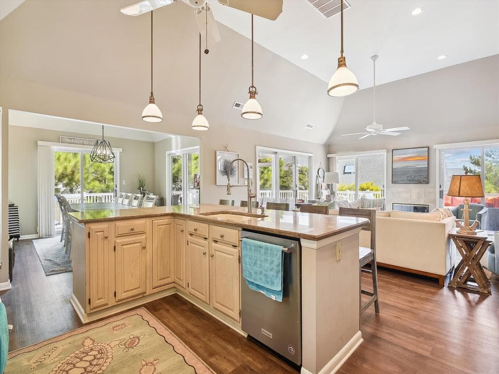 Weinstein - Photo 20