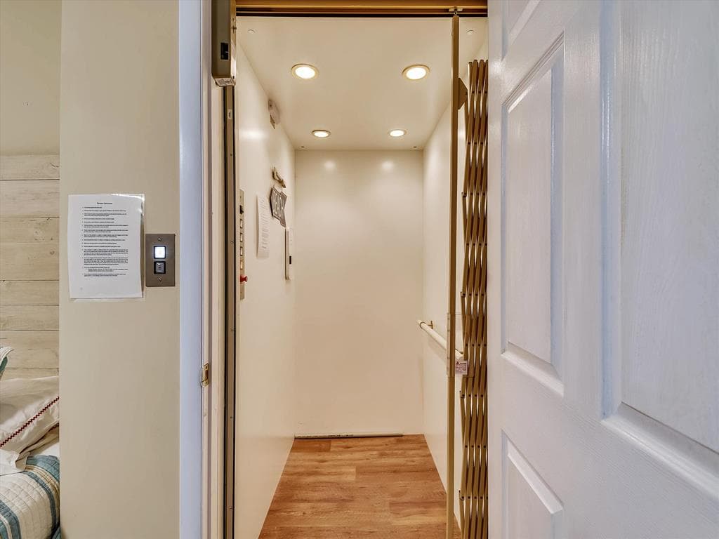 Weinstein - Photo 63