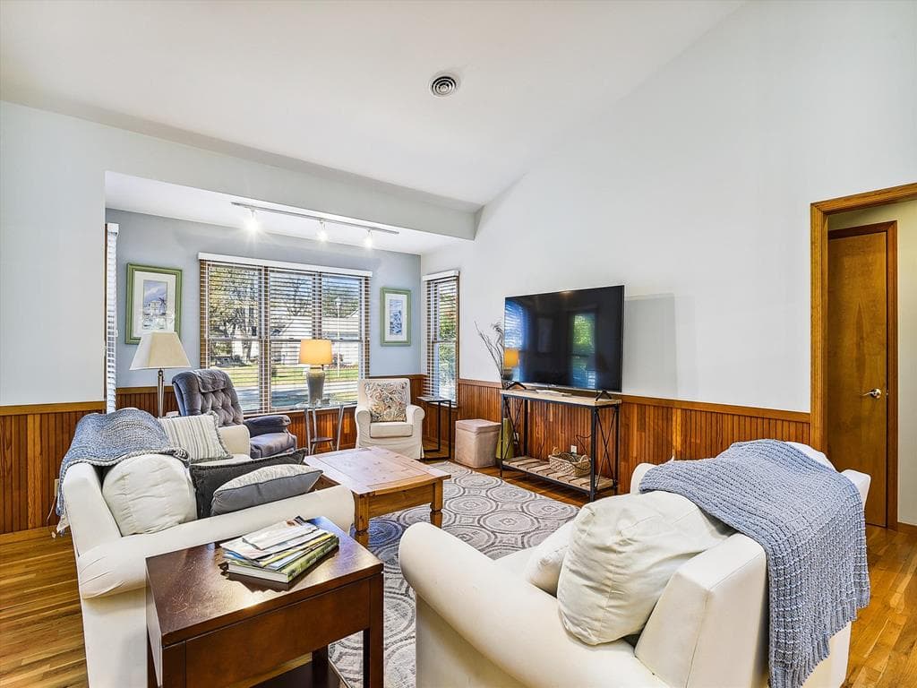 Layton BW - Photo 12