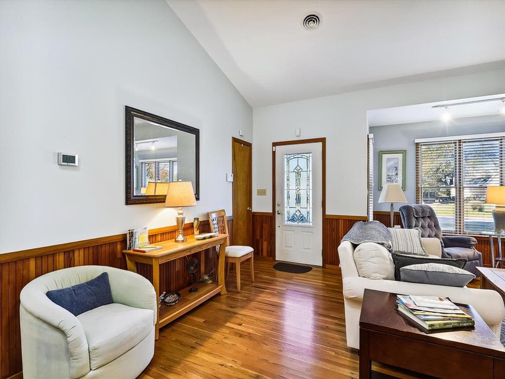 Layton BW - Photo 14