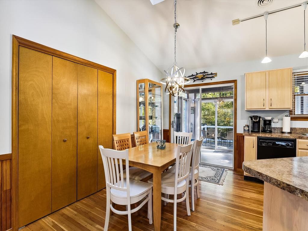 Layton BW - Photo 16