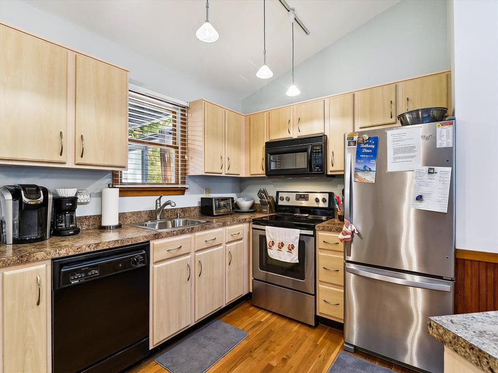 Layton BW - Photo 18