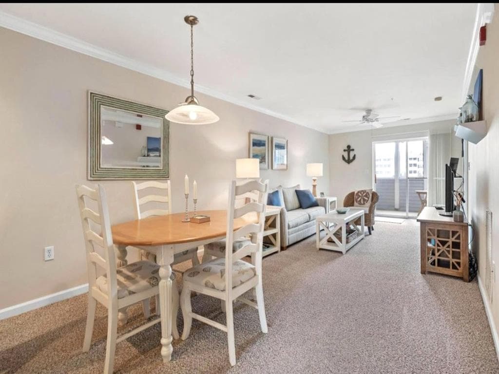 Dining/Living Room Area