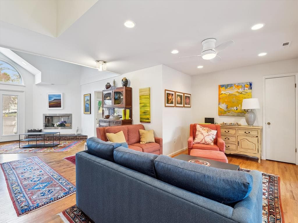 Gallagher - Photo 23