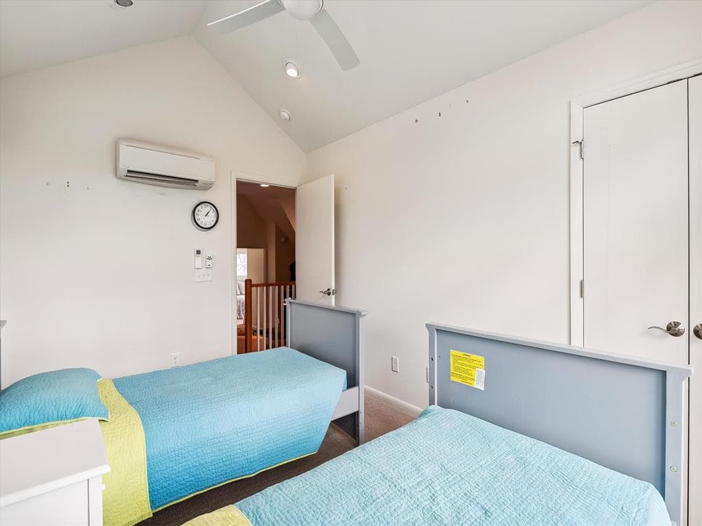 Gallagher - Photo 54