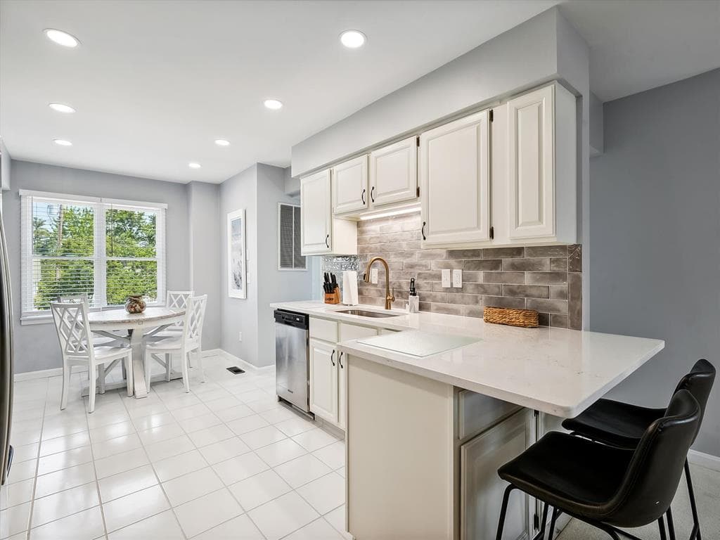 Becca s Place - Photo 16