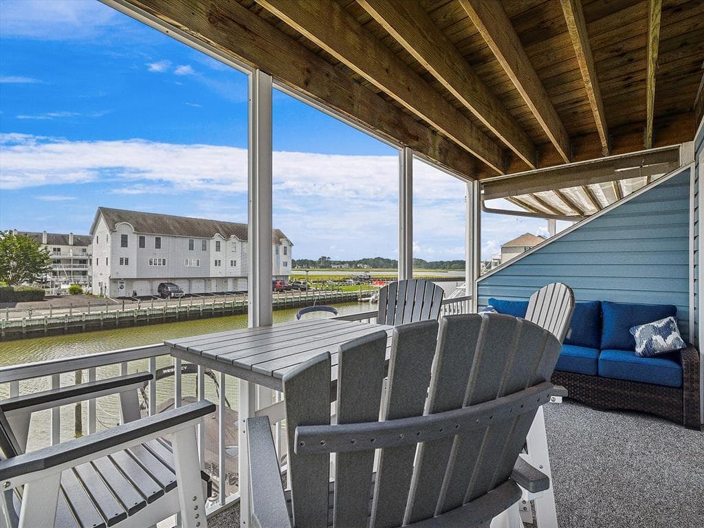Main Level Deck/Sitting Area