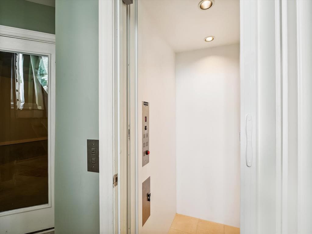 Tjoumas 2 - Photo 12