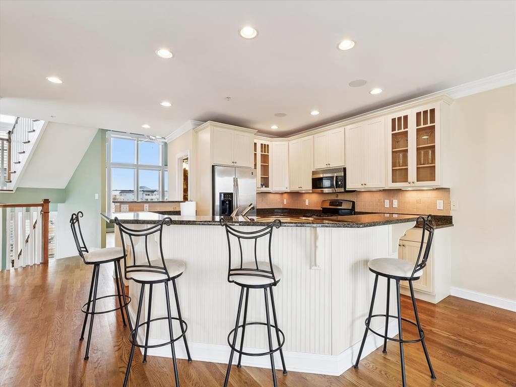 Tjoumas 2 - Photo 16