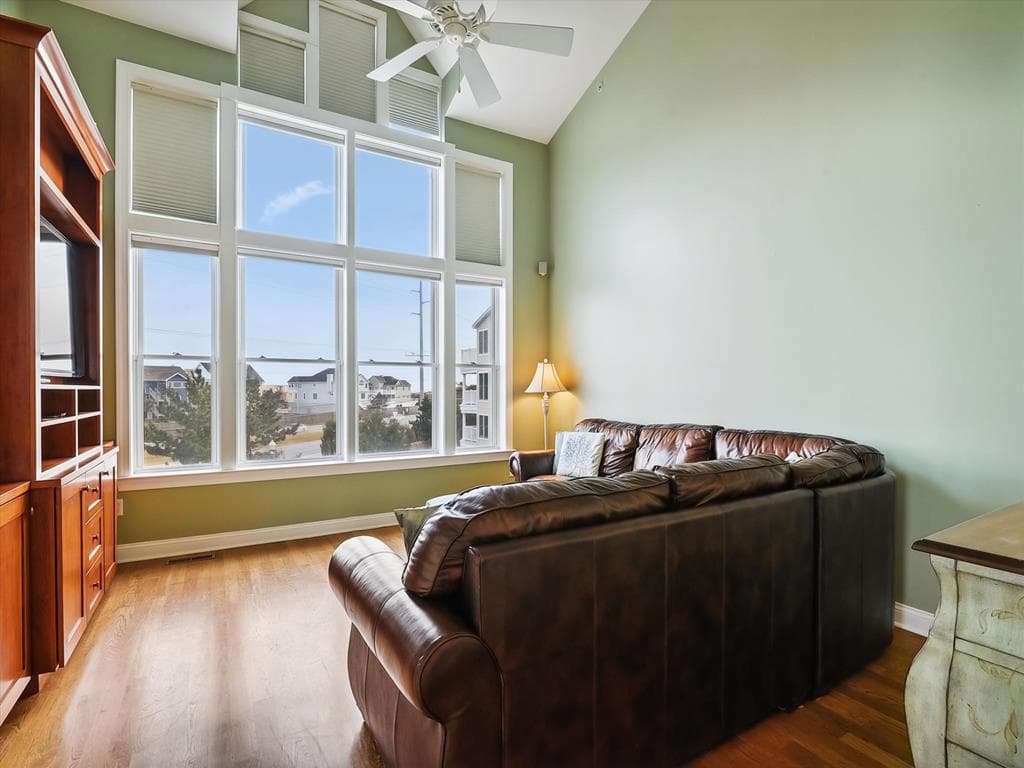 Tjoumas 2 - Photo 20