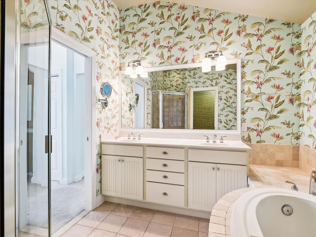 Tjoumas 2 - Photo 35