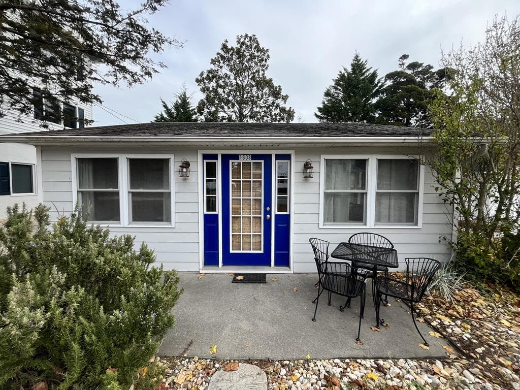 Welcome 1303 King Charles Ave.