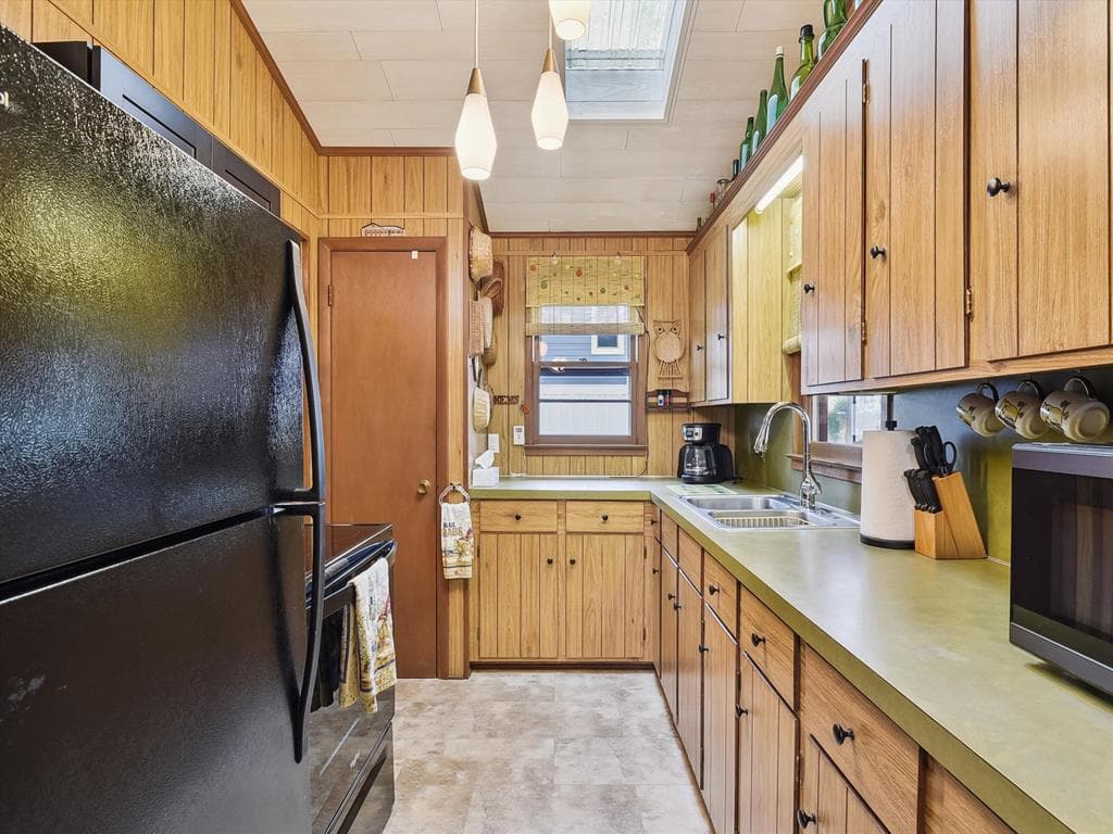 Elliott-Adkins - Photo 19