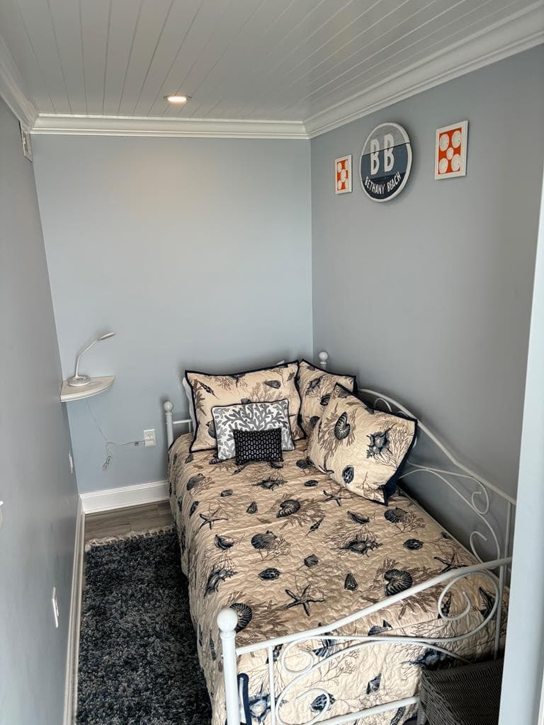 Dolphin Watch - Photo 3