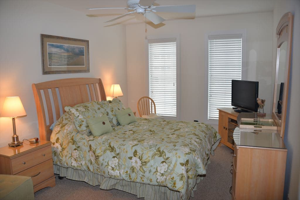 Bedroom 4 with private bath