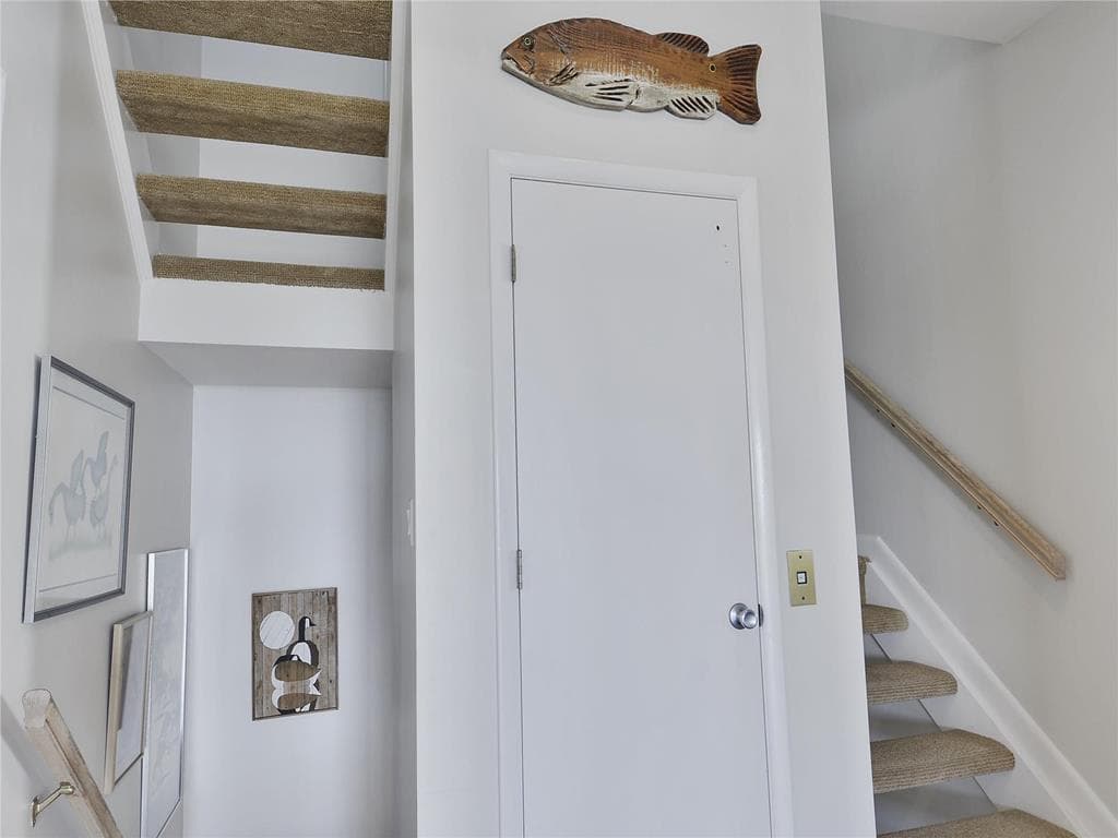 Livingston - Photo 20