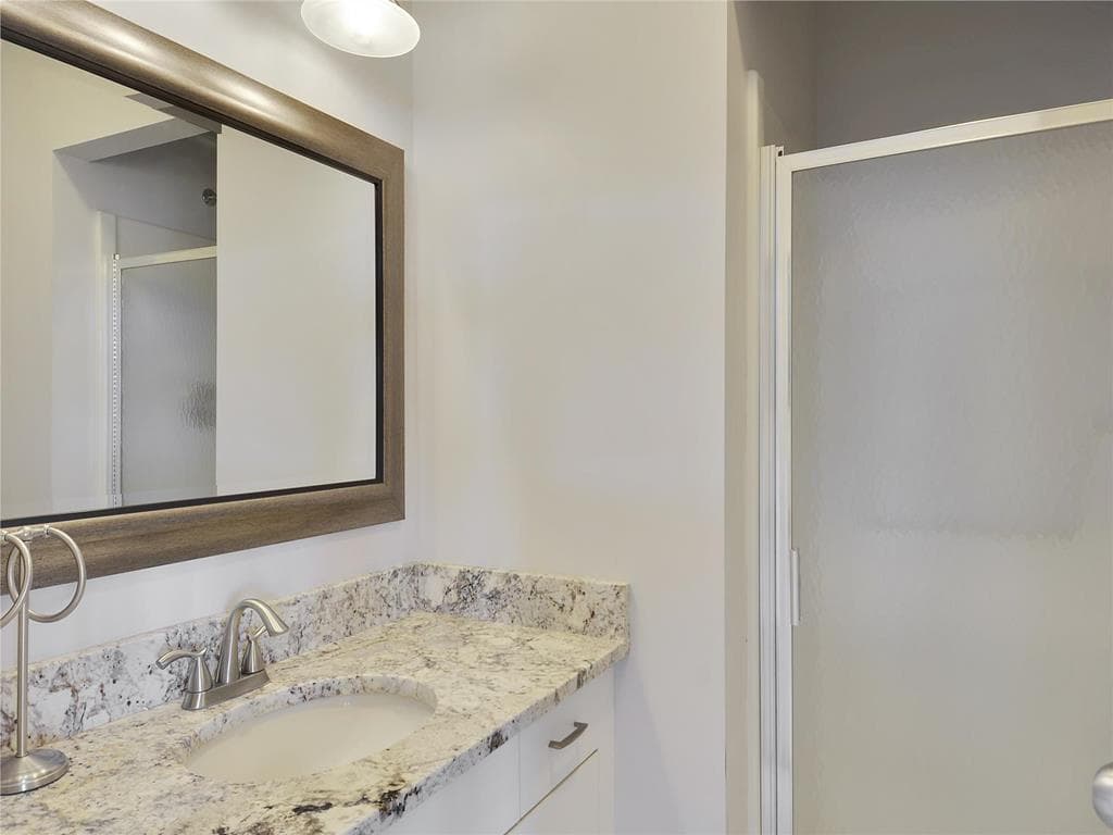 Livingston - Photo 29