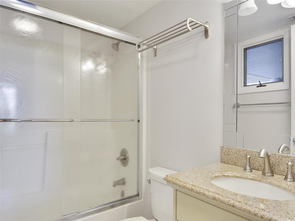 Livingston - Photo 72