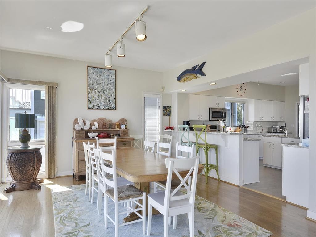 Livingston - Photo 11