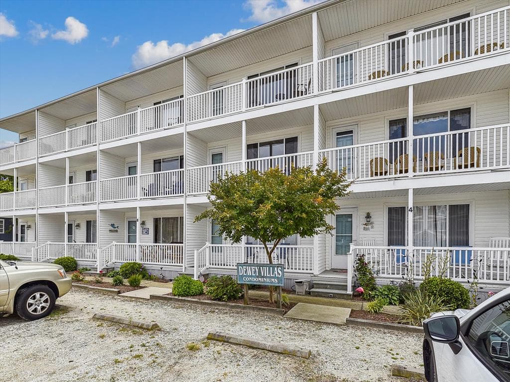 5B Dewey Villa - Photo 1