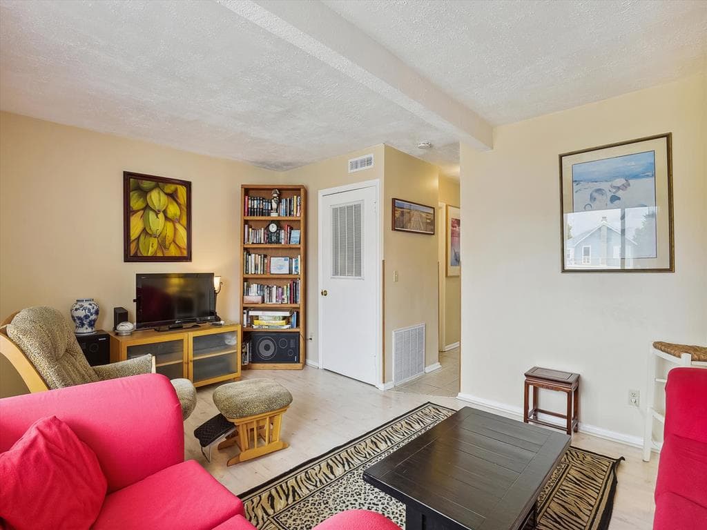 5B Dewey Villa - Photo 6