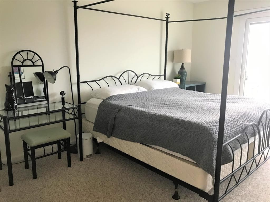 Bdrm2 w/Queen (Upper Level)