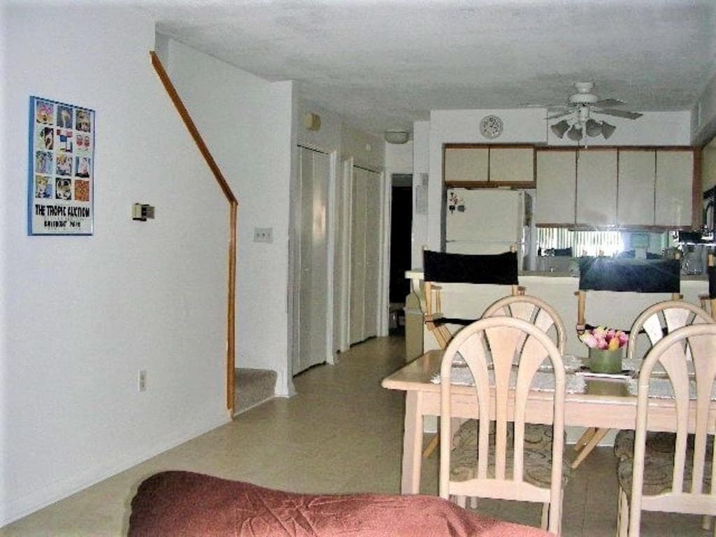 Living Area (2nd Floor)
