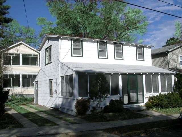 1-1/2 Blocks to the Beach