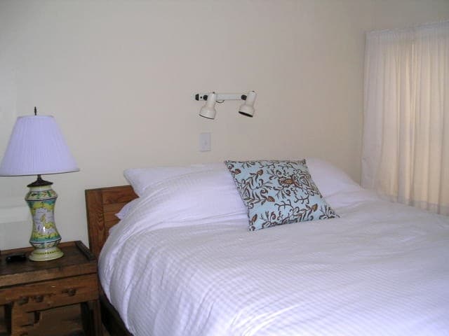 Bdrm 1 w/1Queen  (1st Floor)