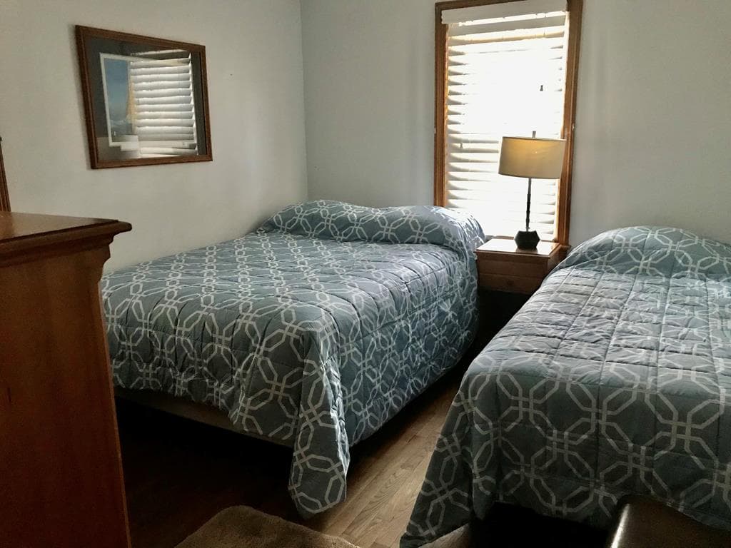 Bdrm 2 w/1Double 1Single