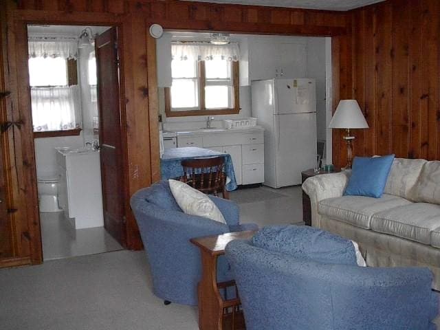 Area w/Kit to the Back, Bath to the Left