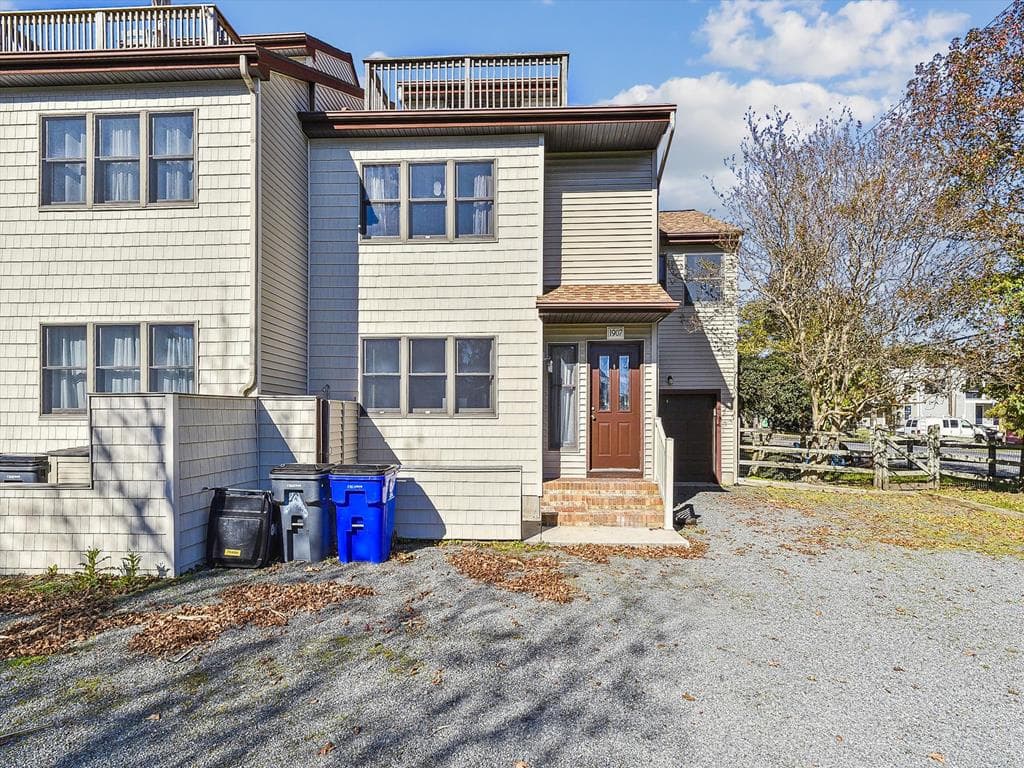 1907 Baystrand I - Photo 1