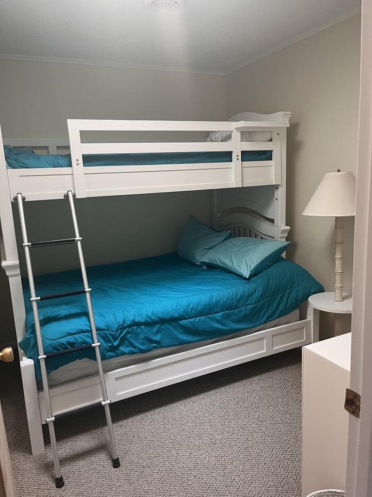 Double/Single Pyramid Bed