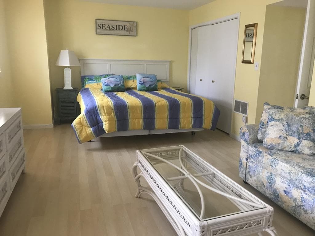 Bdrm 1-2nd Floor w/King