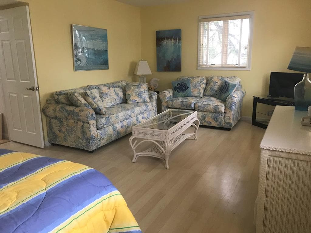 Bdrm 1 w/Sitting Area