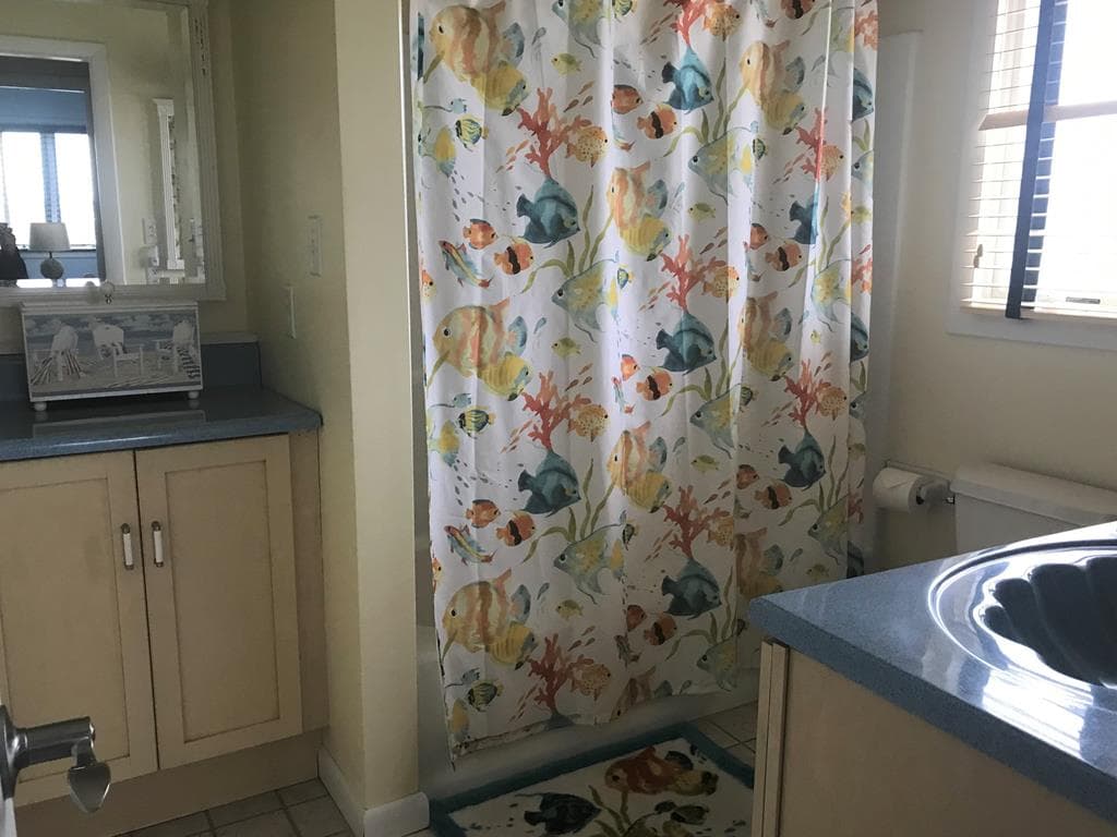 Bath 3 w/Tub-Shower Combo