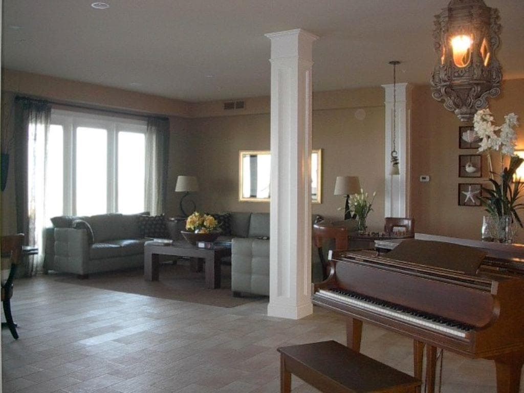 Manor House Lounge for Guest Use