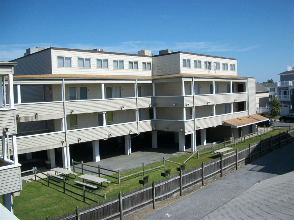 111 Mariners Court - Photo 3