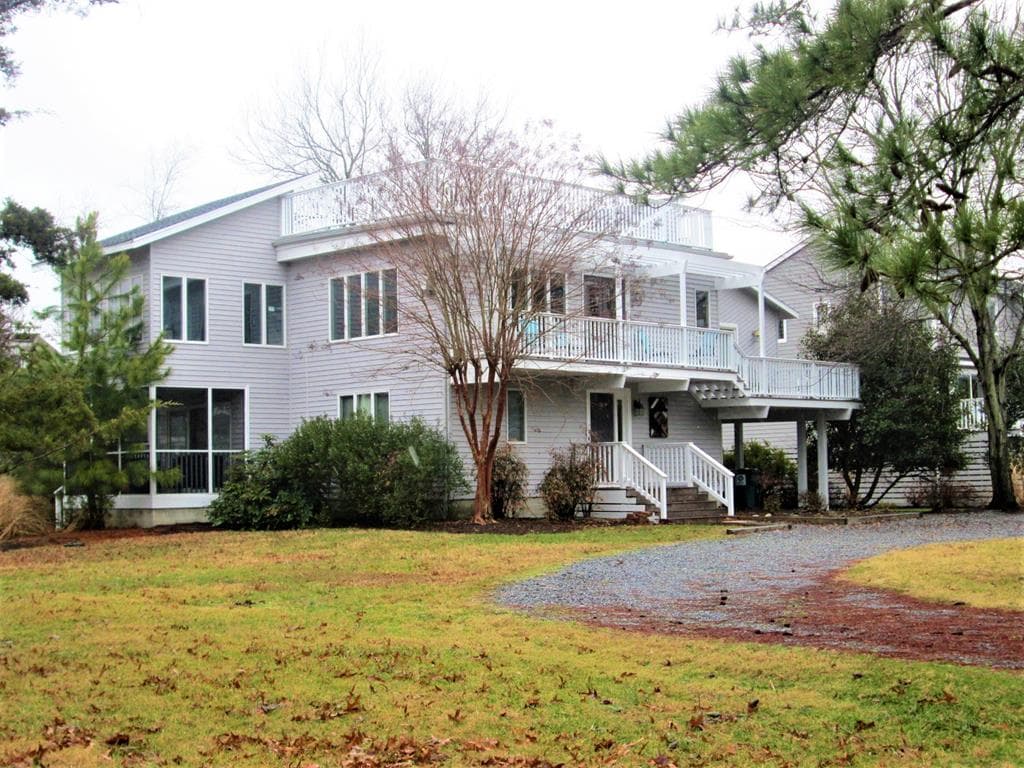 A North Shores Beauty.  Lots of Decks