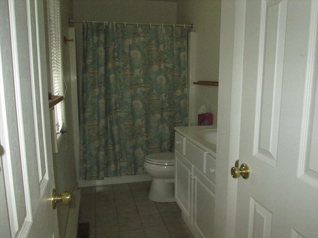 Bath 1 - First Floor