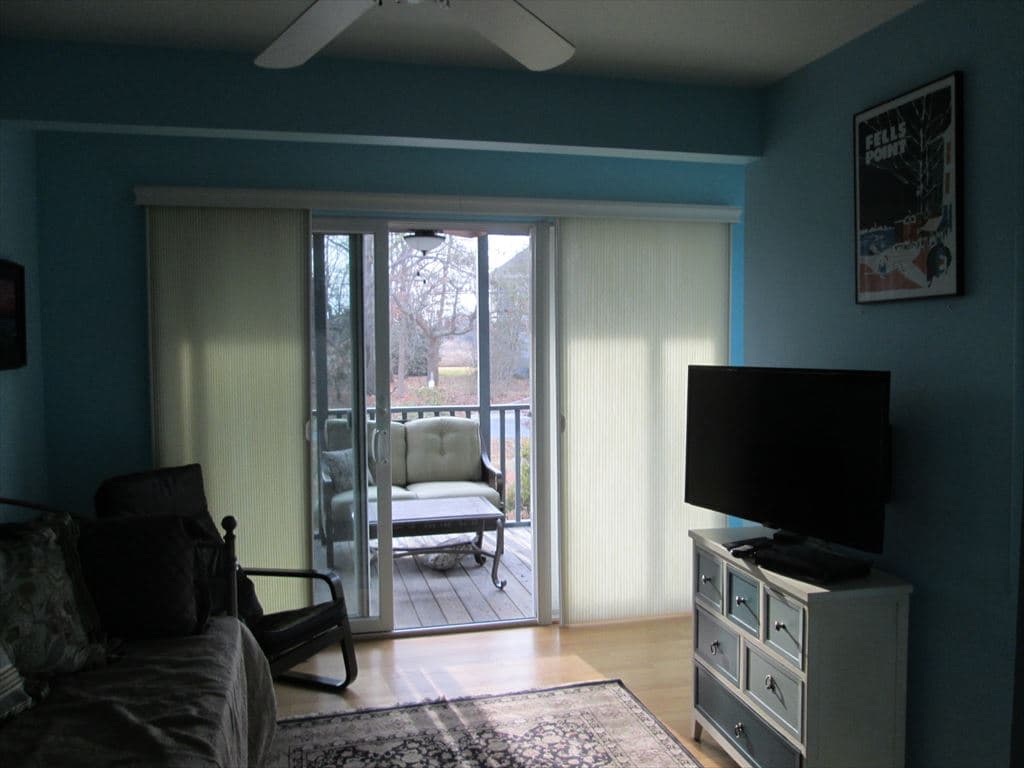 Bdrm 3 w/Day Bed - 1st Floor (pocket door)